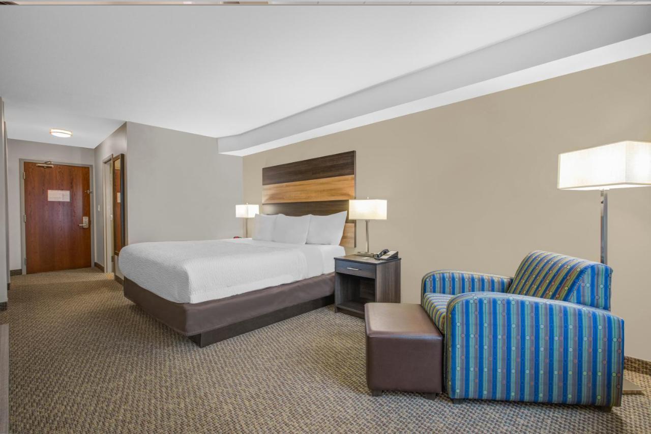 Days Inn & Suites By Wyndham Lindsay Exterior photo